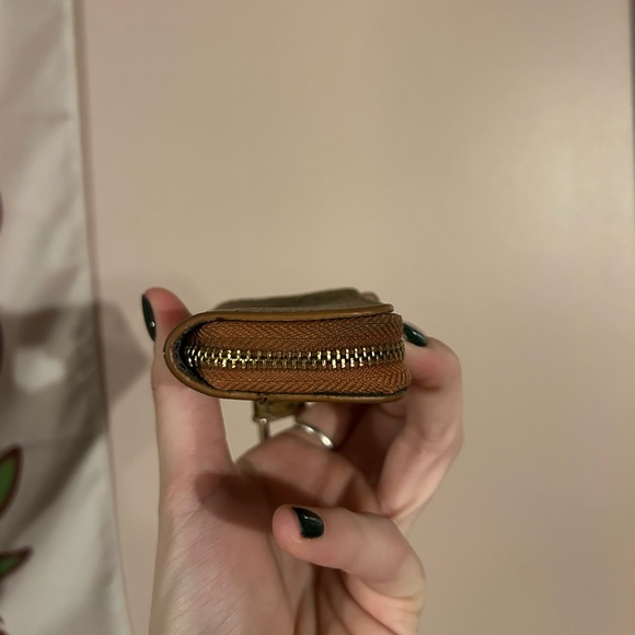 Mini LV keychain coin holder - Picture 2 of 4